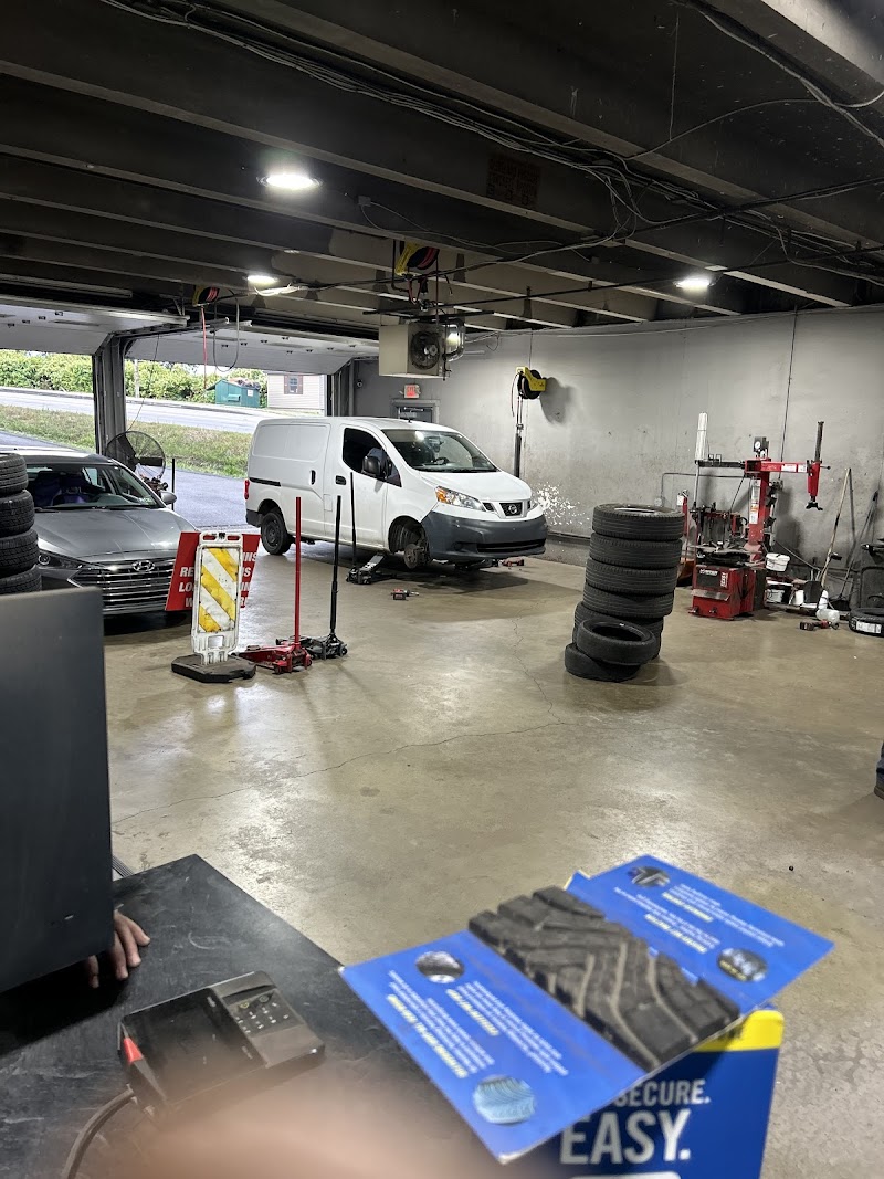 Discount Tire Center cover image