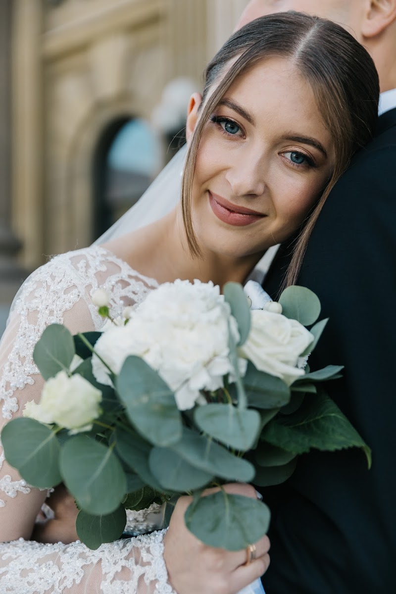 Pro Makeup by Inna cover image