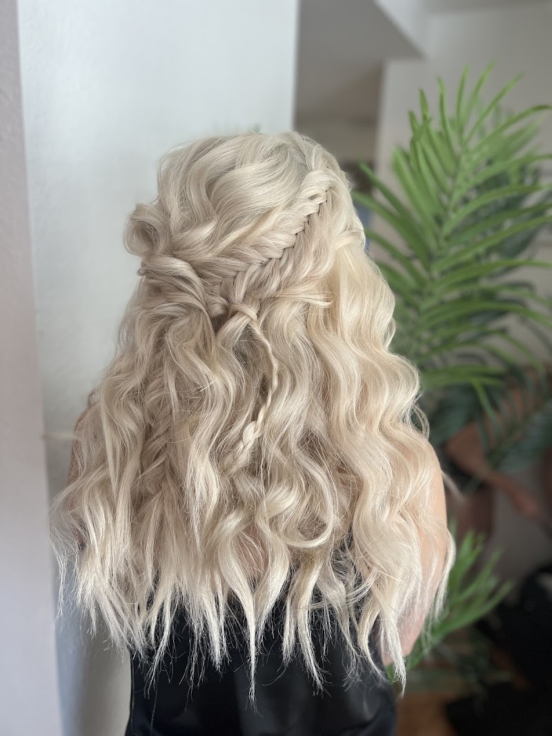 Savannah Olivia Beauty Boutique | Wedding Hair & Makeup cover image