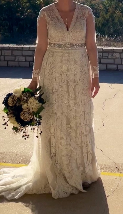 Lee's Cleaning and Alterations cover image