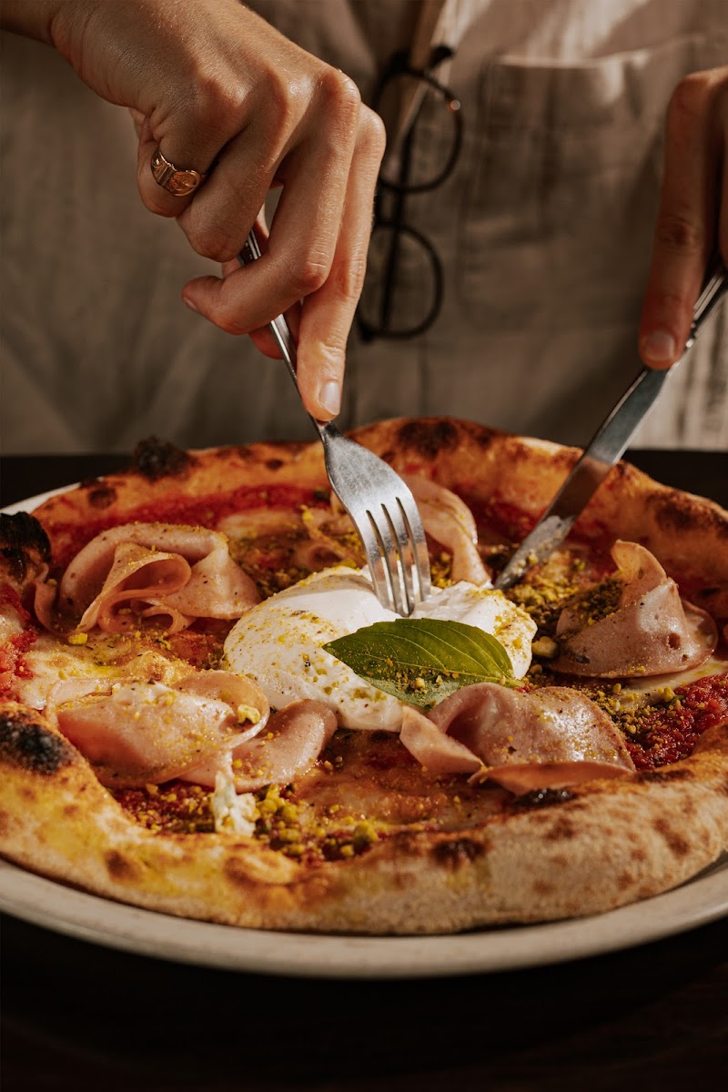 Amore Ristorante e Pizzeria cover image