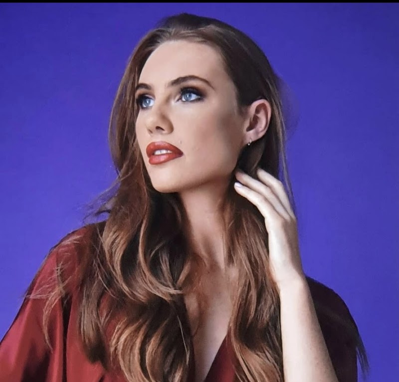 Samantha Weightman Make-Up Artist cover image