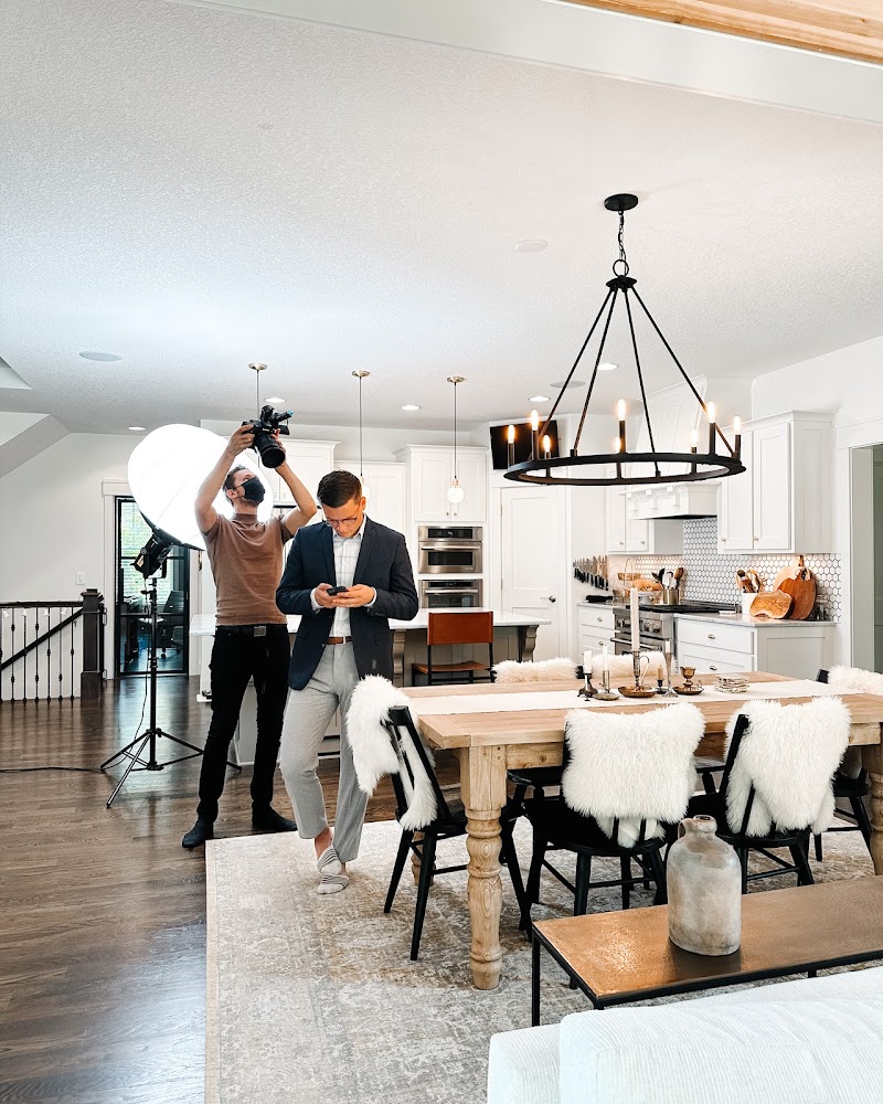 Simply Media - Minneapolis Video Production cover image