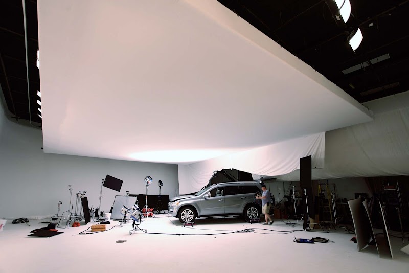 ISAAC MEYERS-SEATTLE MAKEUP ARTIST cover image