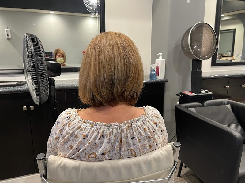 Queens Hair Studio by Lorena cover image