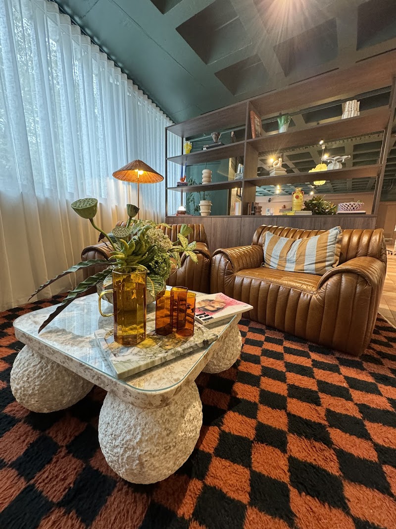 Salon HER cover image