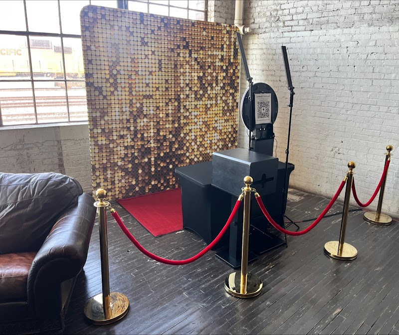 Unique Memories Photo Booth cover image