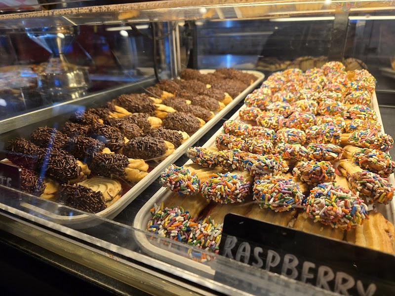 Max and Louie's New York Diner cover image