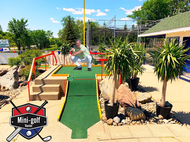 Mini-Putt Vanier et bar laitier Tiki Glacé cover image