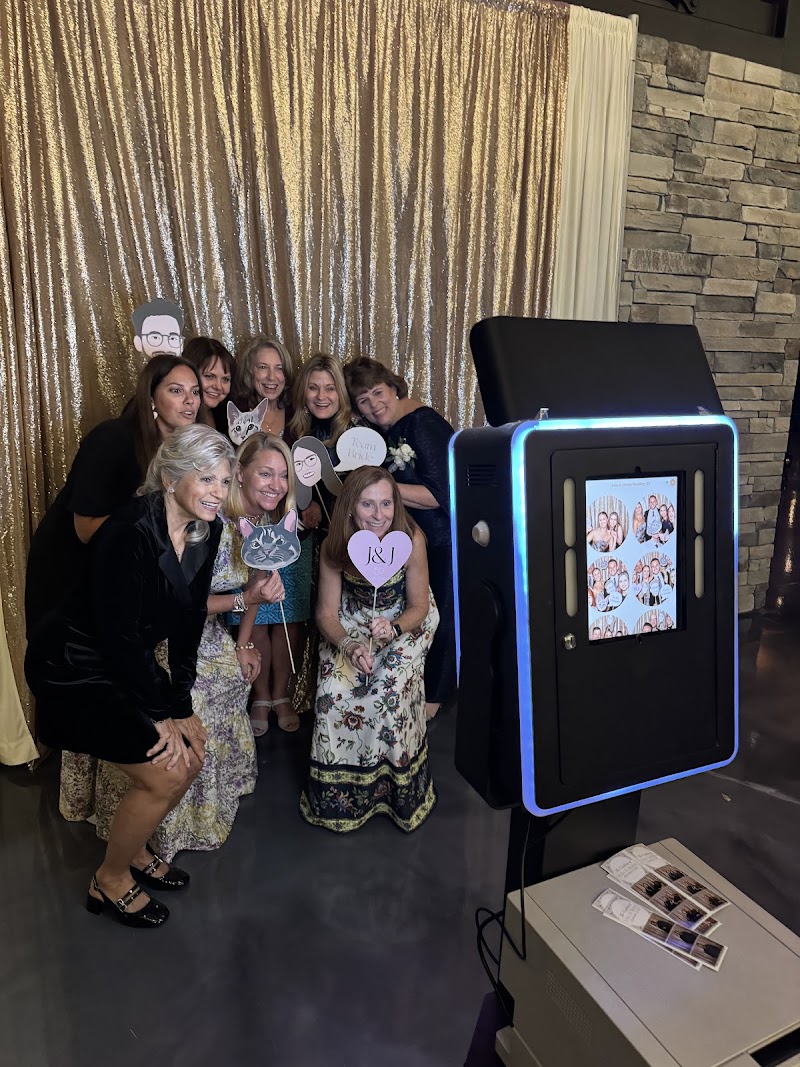 Hott Shotz Photo Booth cover image