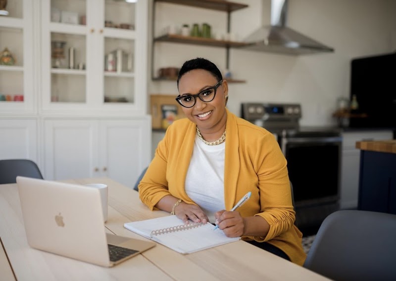 Dionne Ford Makeup cover image