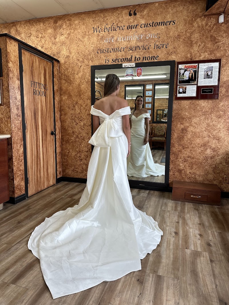 La Vista Cleaners cover image