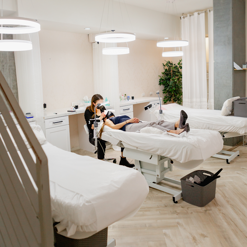 LashBar Downtown SD | San Diego Eyelash Extensions, Lash Lift, Brow Lamination, Threading, & Waxing cover image