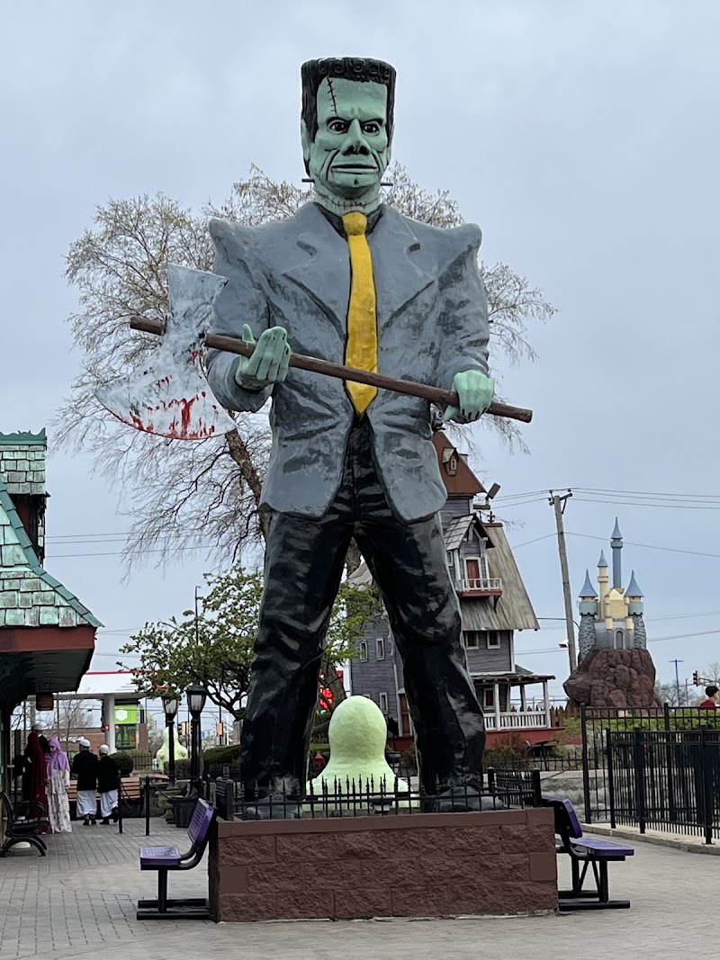 Haunted Trails Family Entertainment Center (Burbank) cover image