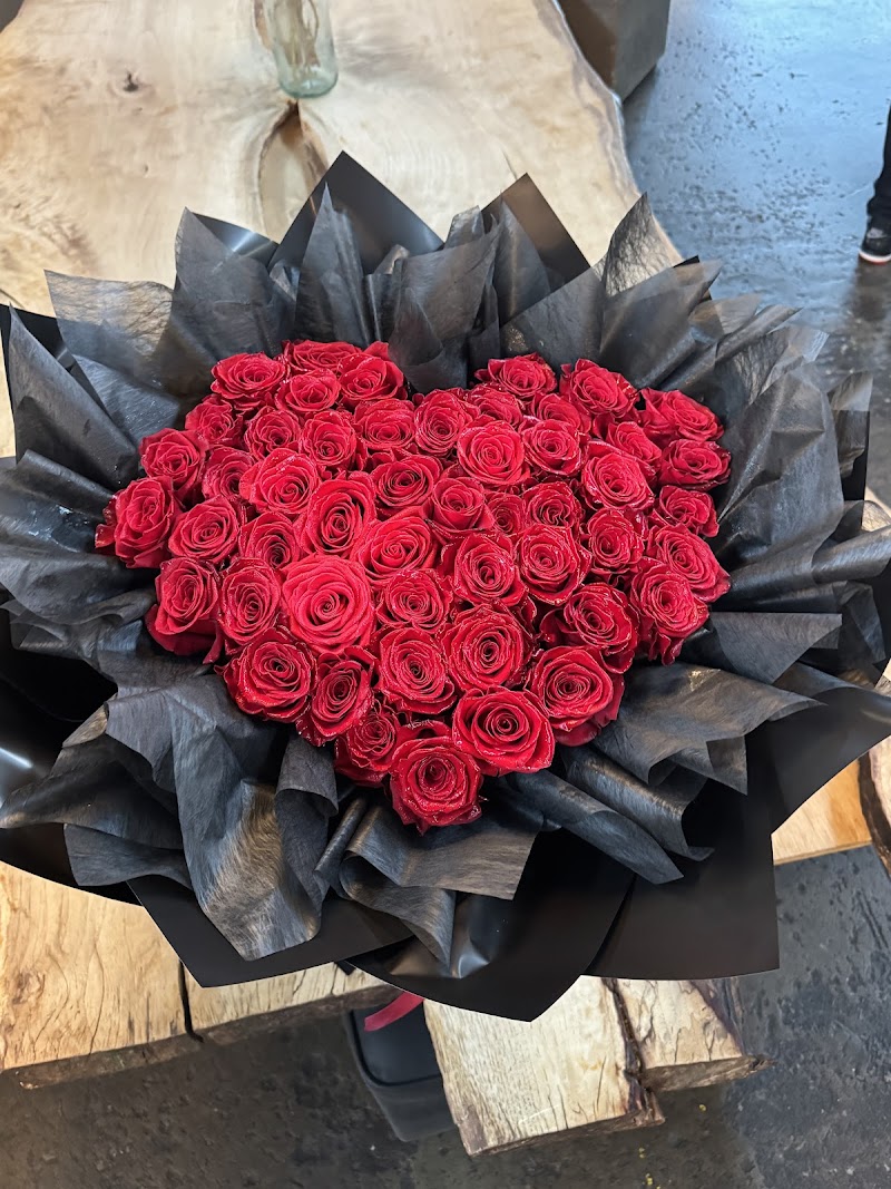 Summer Breeze Flowers & Gifts cover image