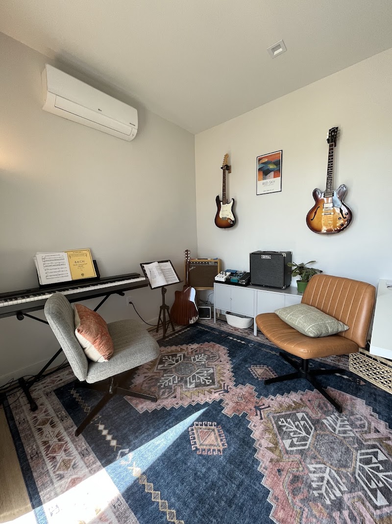 Nomiddleman Music Lessons cover image