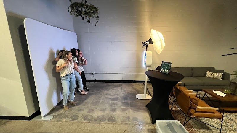 Photo Pop Photo Booth cover image