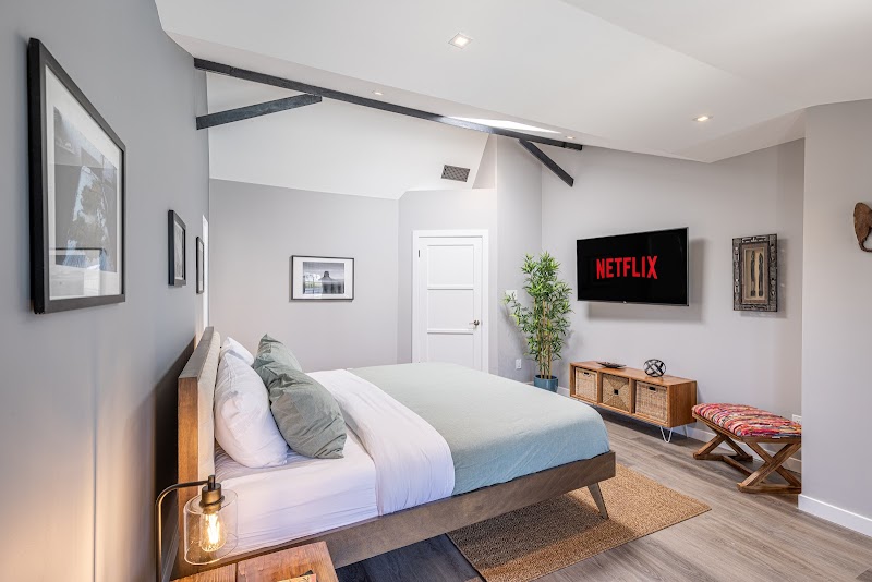 LA Luxury BnB Vacation Rentals cover image