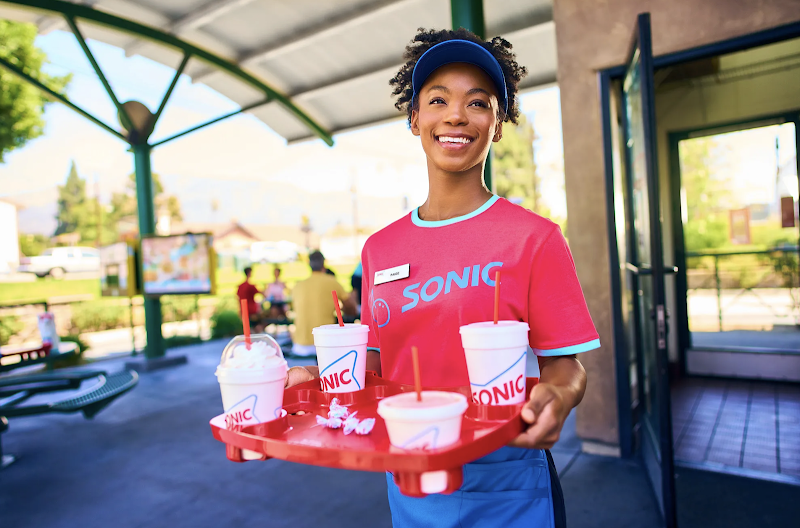 T.E Makeup Artist & Hairstylist LLC💄✂ cover image