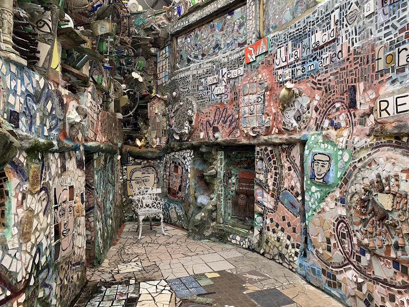 Philadelphia's Magic Gardens cover image