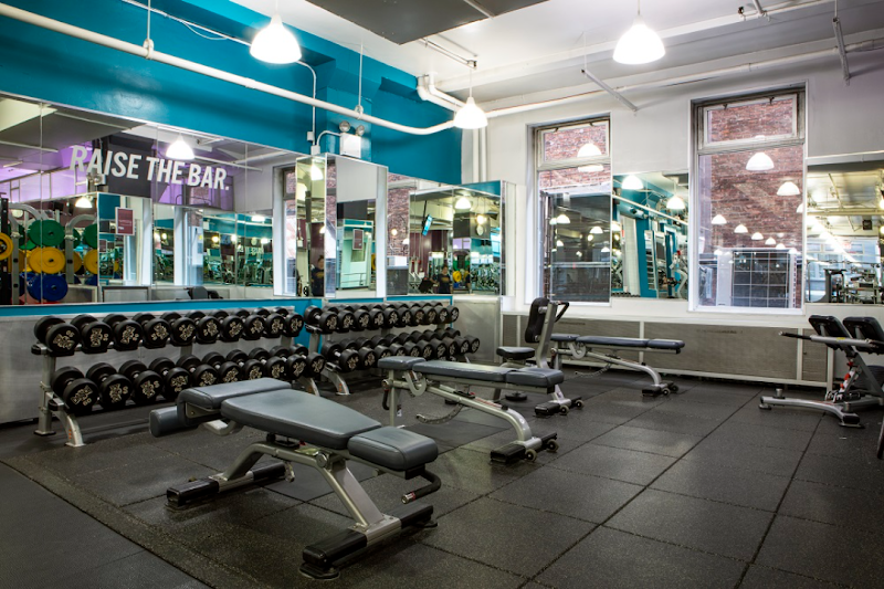 Crunch Fitness - 54th Street cover image