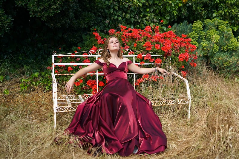 FOTOS By T INC. cover image