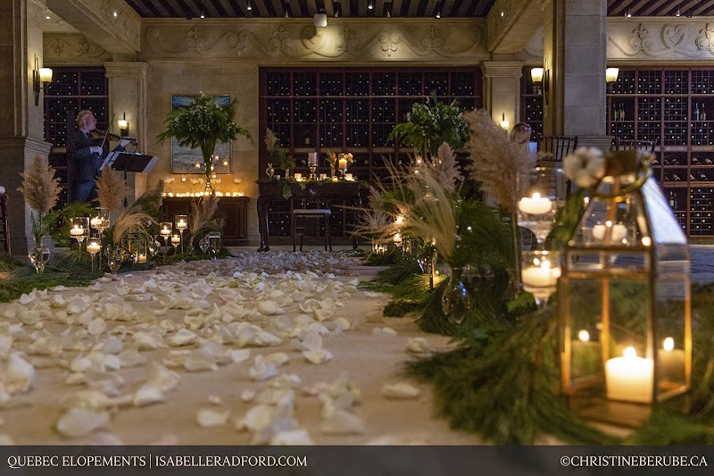 Quebec Elopements - Mariages Intimes par / by Isabelle Radford cover image