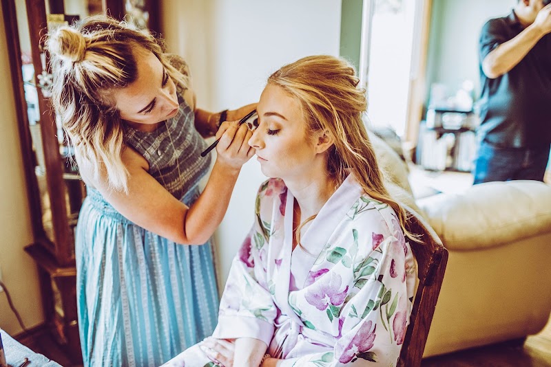 Lindsey Daubney - Beauty and Bridal Makeup Artist cover image