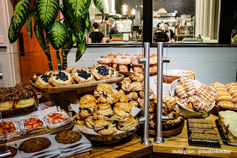 Fox in the Snow Cafe cover image