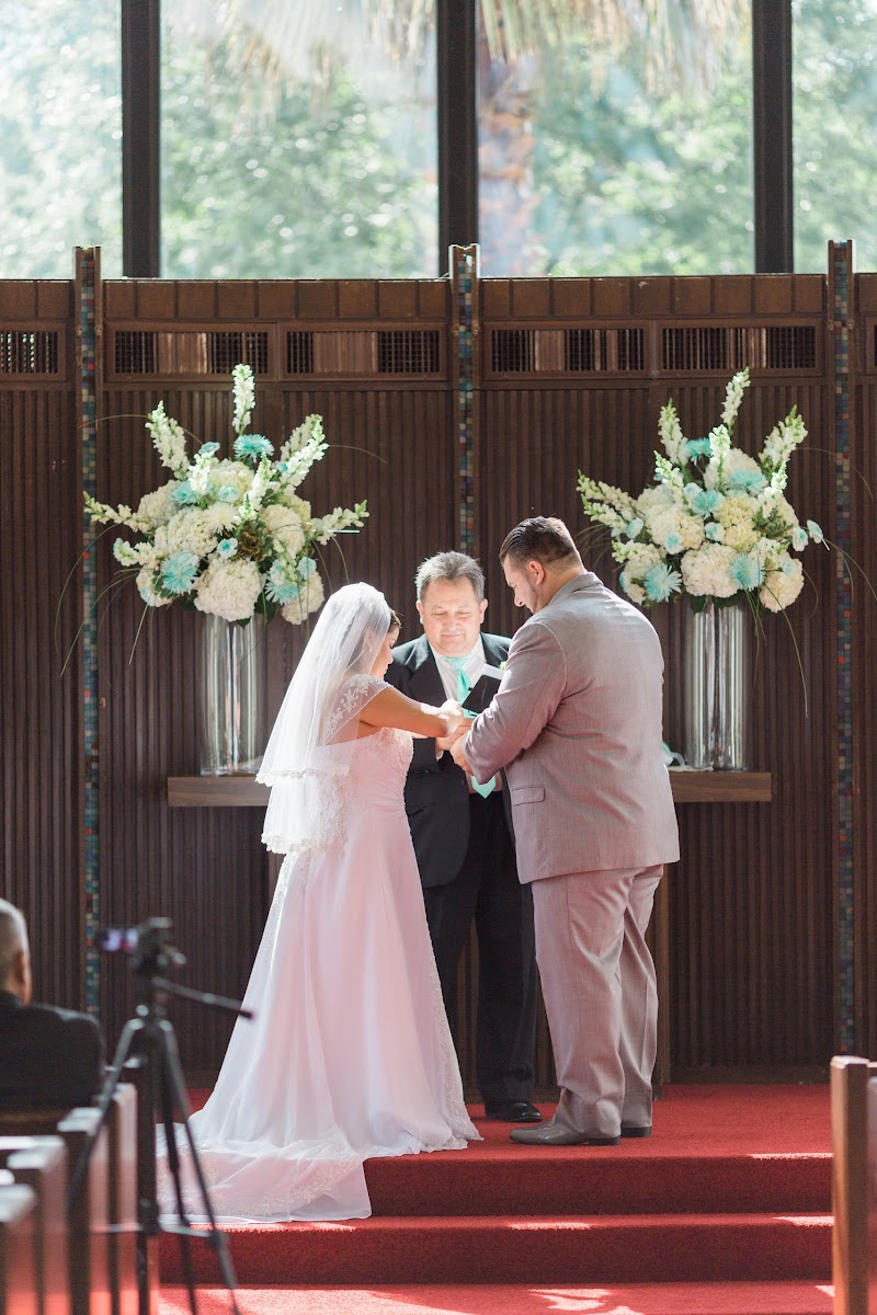 A Bilingual Wedding Minister cover image