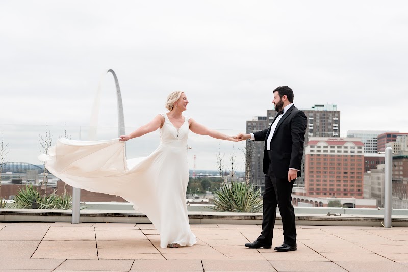 Cozynest Custom Apparel & Alterations cover image