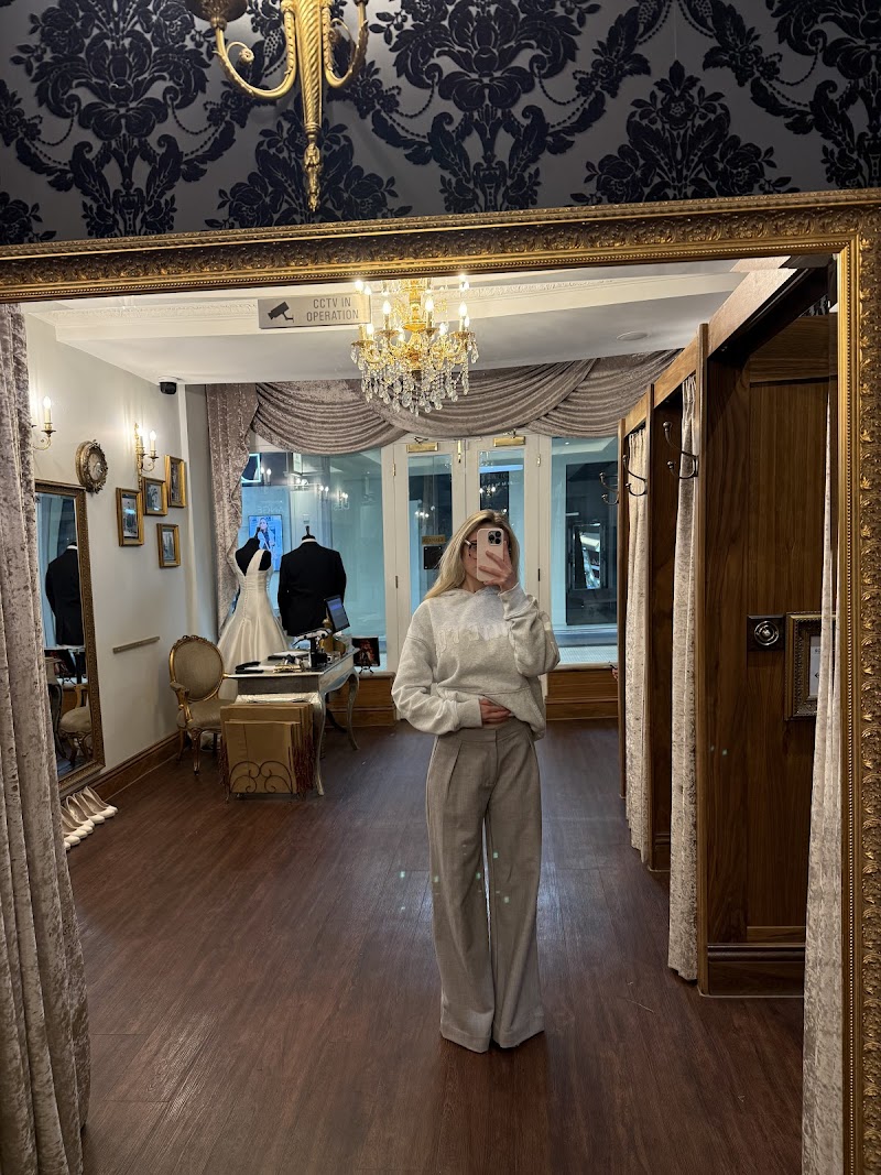 𝐀𝐥𝐭𝐞𝐫𝐚𝐭𝐢𝐨𝐧𝐬 𝐁𝐨𝐮𝐭𝐢𝐪𝐮𝐞 𝐌𝐚𝐧𝐜𝐡𝐞𝐬𝐭𝐞𝐫 cover image