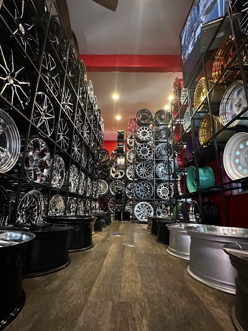 Noah's Tires Shop cover image