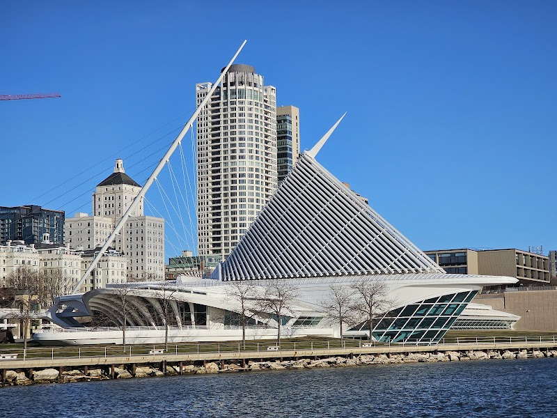 Milwaukee Art Museum cover image