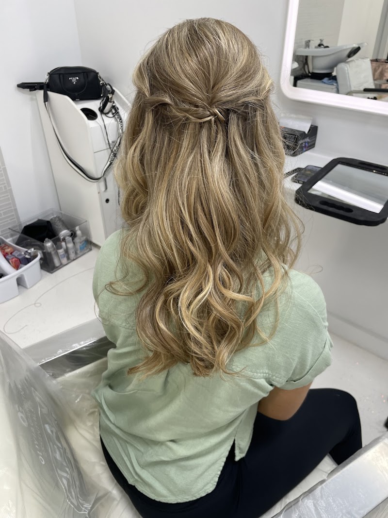 Paige Anderson Makeup and Hair Artists cover image