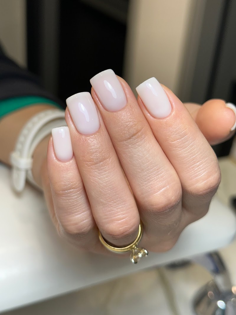 Laura Beverly Nails