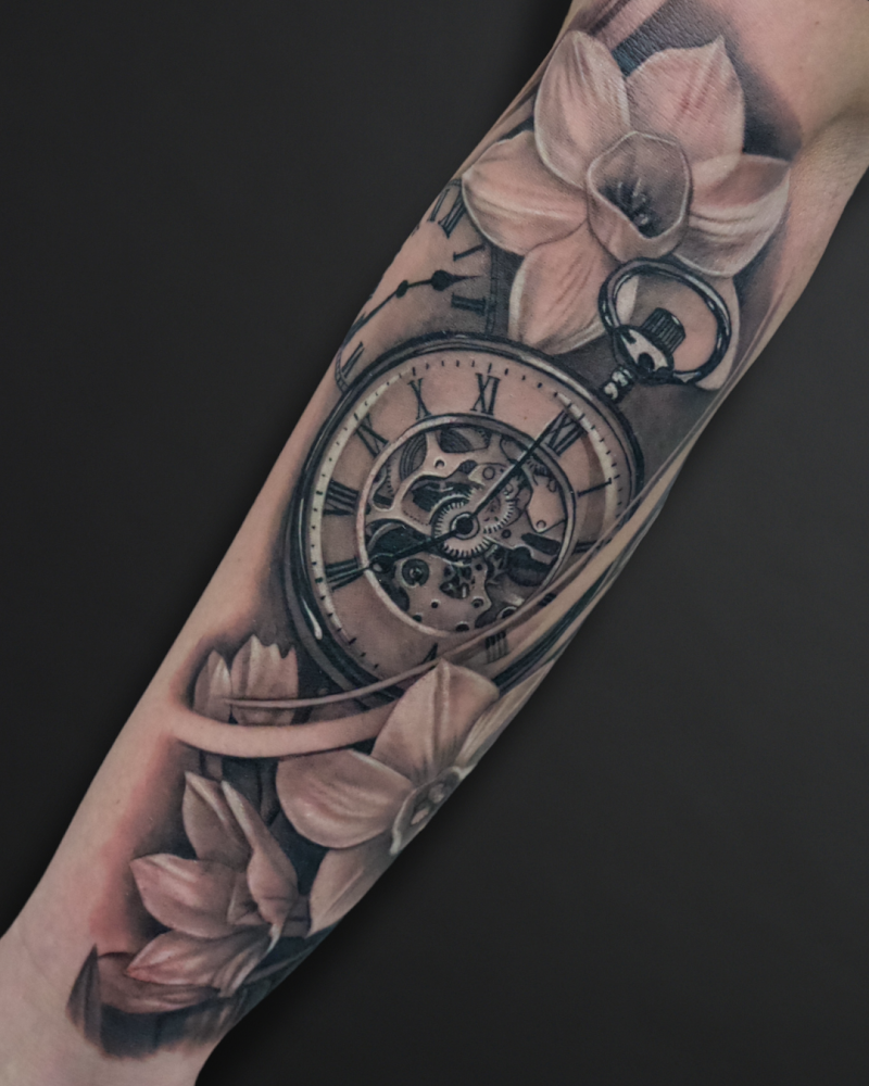 Red Art Tattoo & Piercing Studio