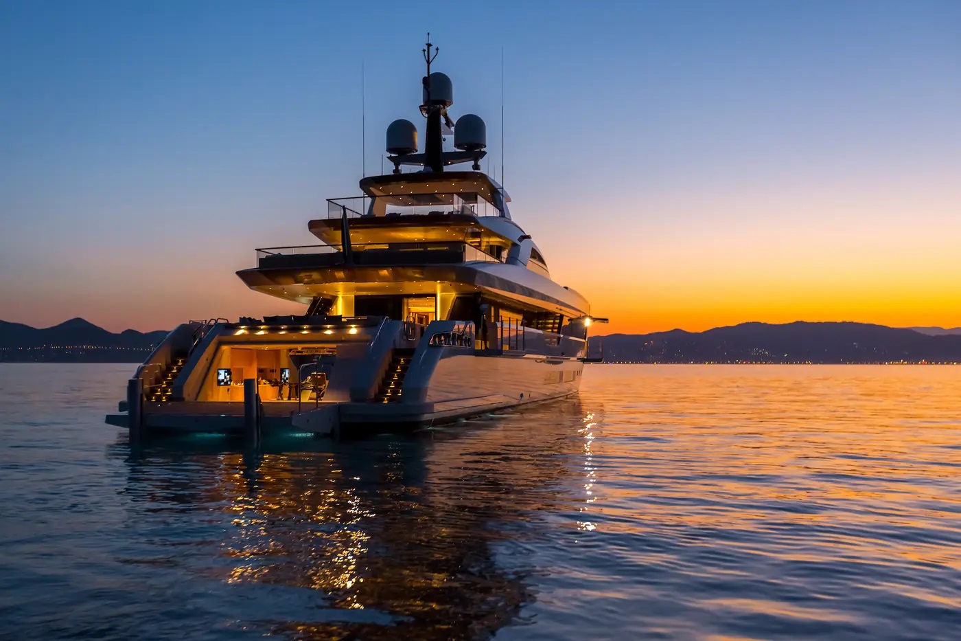 Navelia Superyachts