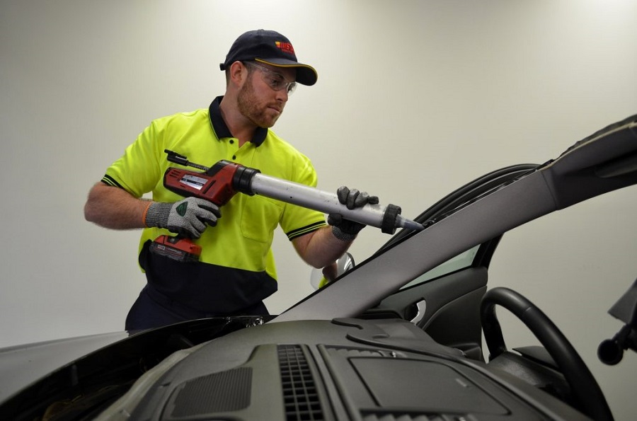 Instant Windscreens Narre Warren - Repairs & Tinting cover