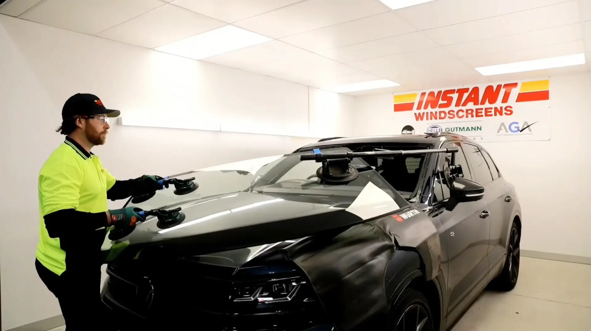 Instant Windscreens Myaree - Repairs & Tinting cover